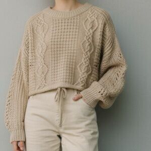 Gianni Bini chunky cable‑knit cropped sweater drawstring hem beige S small